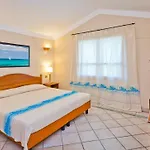 Fantastico Baia De Bahas Two Bedroom Sleeps Six Num0901 아파트 마리넬라