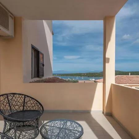 Apartmán Fantastico Baia De Bahas Two Bedroom Sleeps Six Num0901 *