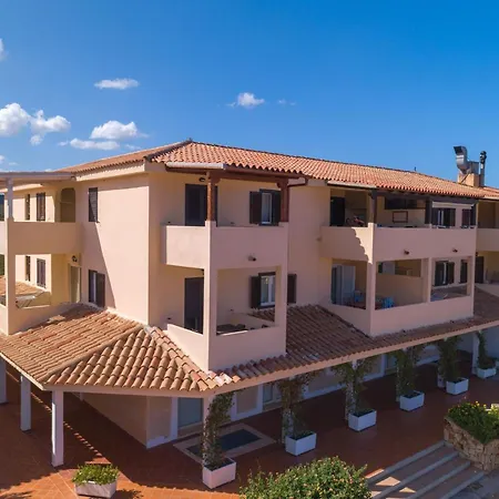 The Perfectly Positioned Baia De Bahas 2 Bedroom Sleeps 6 - No0901 Apartment Marinella (Sardinia)