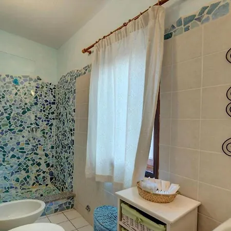 The Perfectly Positioned Baia De Bahas 2 Bedroom Sleeps 6 - No0901 Apartment Marinella (Sardinia)