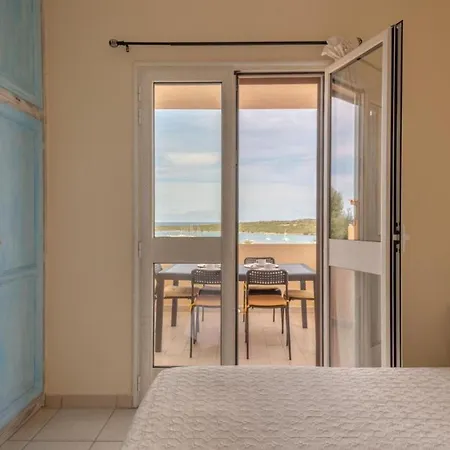 The Perfectly Positioned Baia De Bahas 2 Bedroom Sleeps 6 - No0901 Apartment