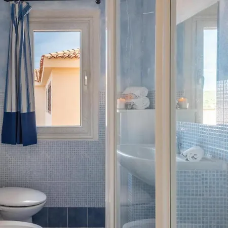 The Perfectly Positioned Baia De Bahas 2 Bedroom Sleeps 6 - No0901 Apartment Marinella (Sardinia)