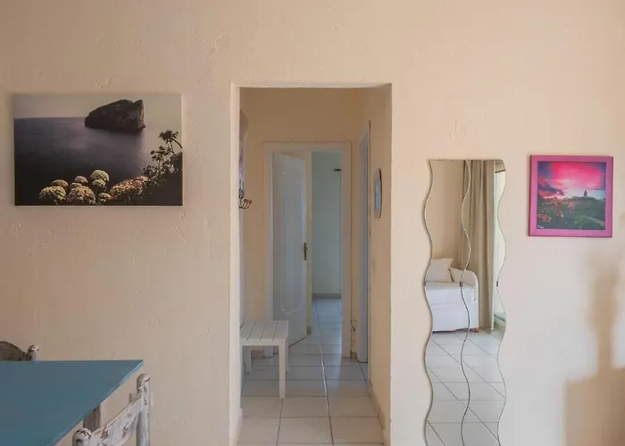 Apartman Fantastico Baia De Bahas Two Bedroom Sleeps Six Num0901 Marinella